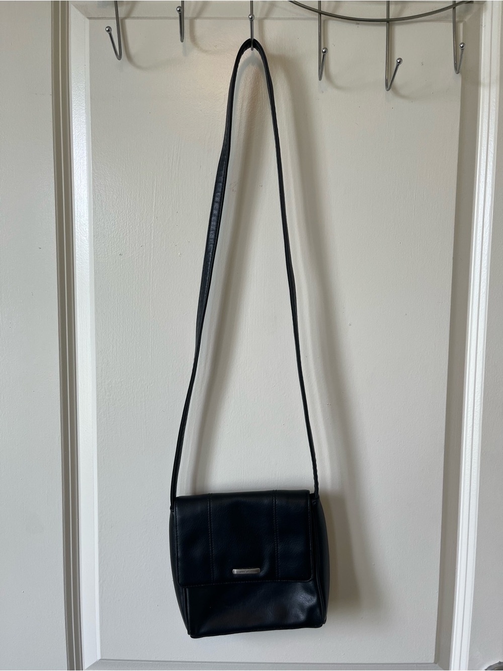 Everyday Black Leather Crossbody Bag with Adjustable Strap